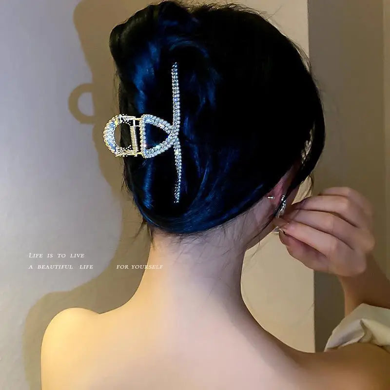 Luxury Pearl & Diamond Metal Hair Claw – Non-Slip Large Clip for Women | Elegant Shark Design | Premium Hair Accessory