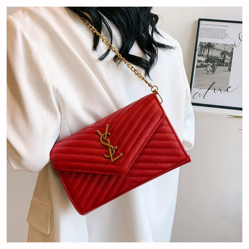 Premium Women's Bags – Elegant Chain Shoulder Bag with Trendy Design – Sophisticated Crossbody Bag for a Timeless Look