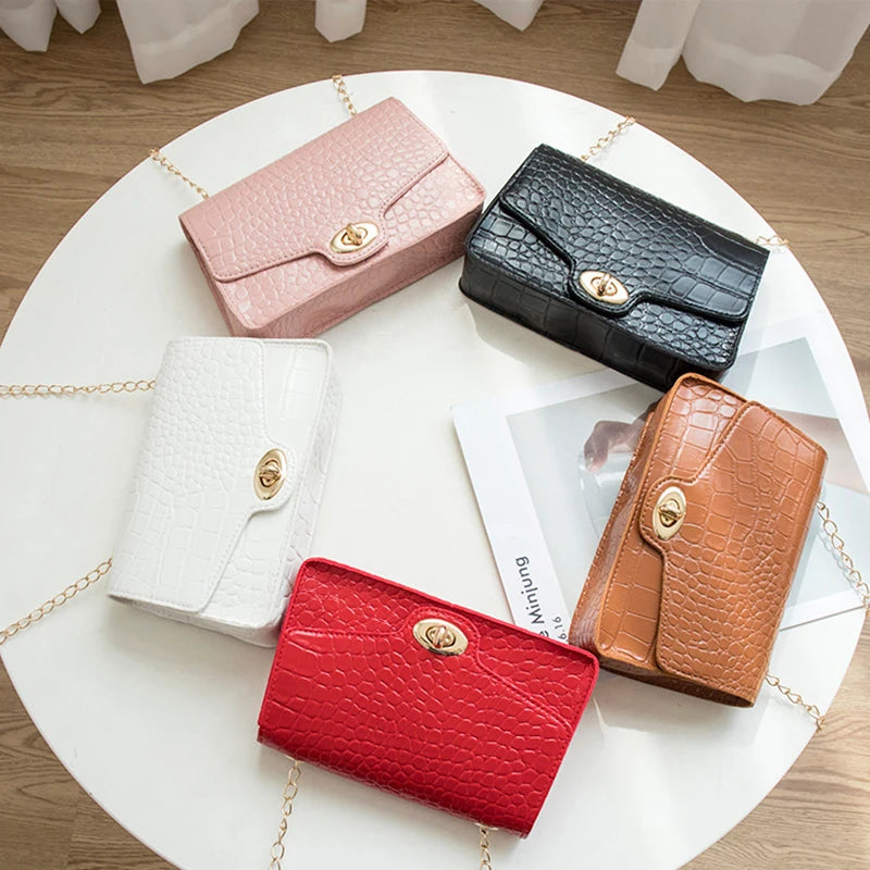 Elegant Leather Small Messenger Bag for Women – Trendy Luxury Shoulder & Crossbody Handbag, Chic and Simple Design